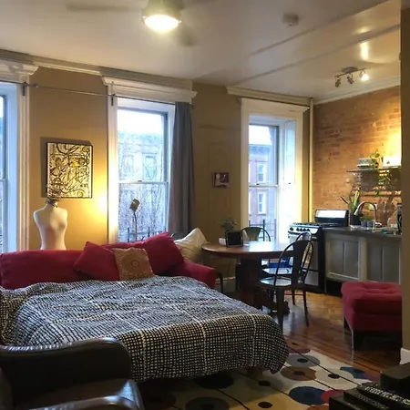 Brownstone Loft 30 Day Bookings
